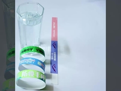 Fabrique de gros Festival doit avoir des bracelets de logo personnalisé avec numérotation séquentielle