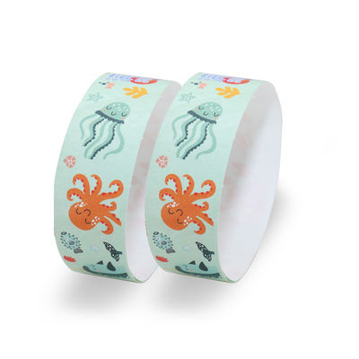 Des bracelets en papier imprimé pour événements jetables
