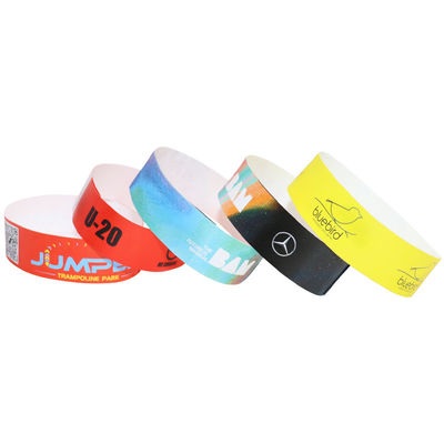 Des bracelets en papier à couleur pour les événements avec code-barres résistant à la chaleur avec du matériau Tyvek