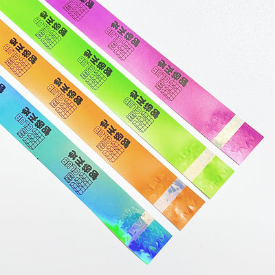 Des bracelets en papier personnalisés imprimés sur mesure pour les événements
