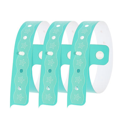 Des bracelets en PVC élastique, des bracelets en vinyle adhésif doux et personnalisés.