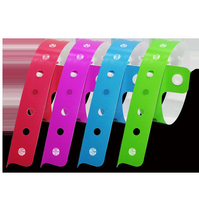 Des bracelets en PVC en forme de L de 15*240 mm pour les événements