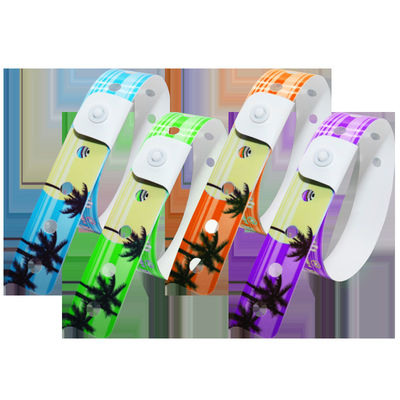 Des bracelets en vinyle personnalisés étanches à l'eau