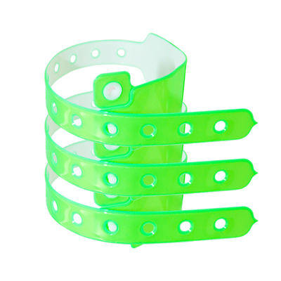 Des bracelets en plastique personnalisés en vinyle pour les événements