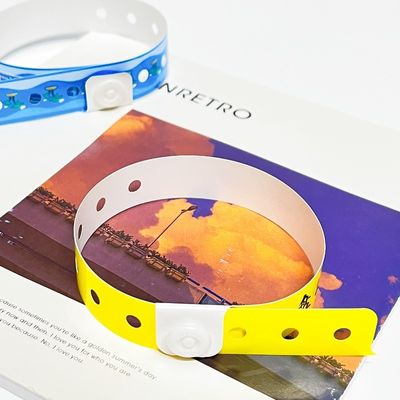 Bracelets en PVC personnalisés Logo personnalisé Couleur vinyle PVC Activité d'événement promotionnel Bracelet Bracelet
