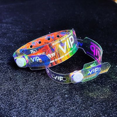 Fournisseur en gros Bracelet étanche à l'eau brillant Paroles personnalisées Partie cadeau Parque Événement Glitter Bracelet en PVC laser transparent