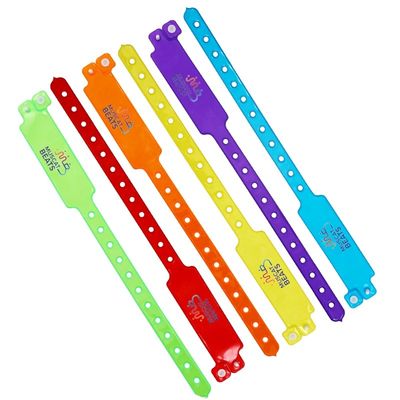 Bracelet cadeau de soirée étanche en vinyle PVC avec design personnalisable et option de couleur fluorescente au néon