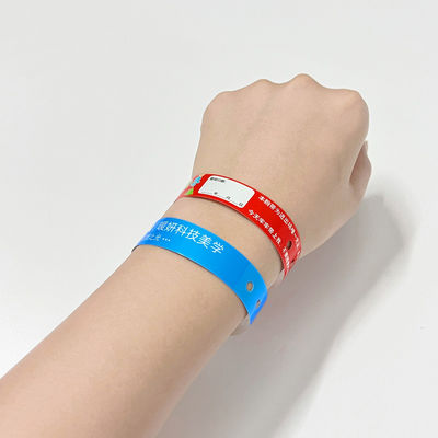 Objets cadeaux de promotion personnalisés Logo Des bracelets en vinyle en PVC en forme de L Une couche de PVC imperméable à l'eau Des bracelets en papier coloré