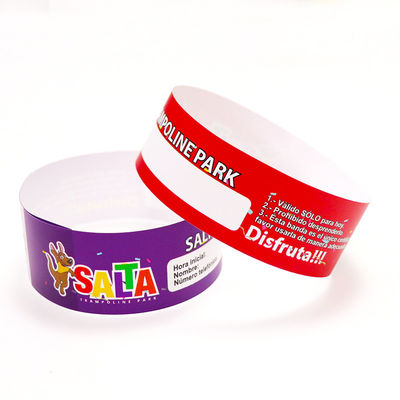 Fabrique Pas cher Tyvek réglable Poignets d'événement Activité Code à barres Événements Variété de couleurs Bracelet d'admission d'événement en papier