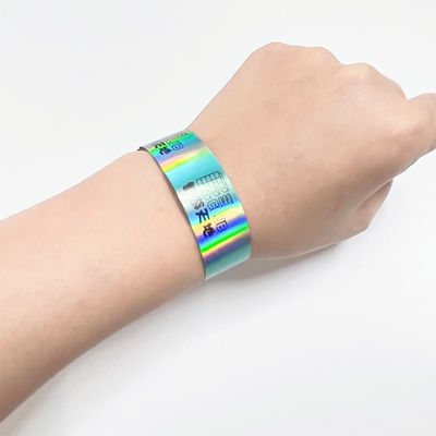 Produit cadeau promotionnel personnalisable Bracelets Logo Vinyle PVC étanche à l'eau Bracelet en papier coloré