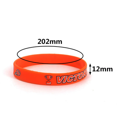 Événement personnalisé Souvenir Bracelets en silicone Ballon Jeux Star Promotion Multi-Colour Night Glow Luminous Silicone Band