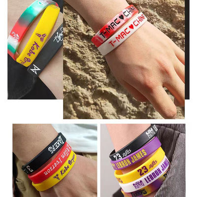 Des bracelets en silicone lumineux à couleurs multiples pour les jeux de basket-ball