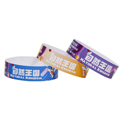 Événement personnalisé PP Bracelet en papier synthétique Coloris Imprimé Résistant à l'eau à la sueur Entrée Intégration Bracelets