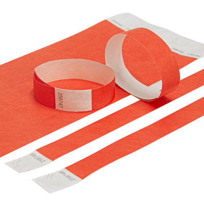 Des bracelets personnalisés pour les événements Tyvek Logo en couleur solide imprimé étanche pour les fêtes de piscine