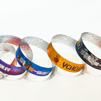 Des bracelets personnalisés en usine, des bracelets laser brillants, des concerts, des festivals de musique, des activités de fête, des bracelets pour adultes et enfants.