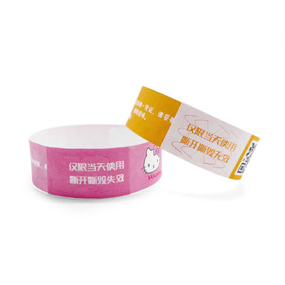 Des bracelets en papier Tyvek étanches et imprimables pour les festivals