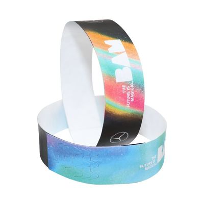Des bracelets Tyvek numérotés séquentiellement pour événements personnalisés avec logo personnalisé et protection imperméable pour la gestion des événements