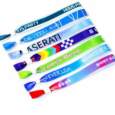 Des bracelets parfaits en tissu tissé pour votre événement