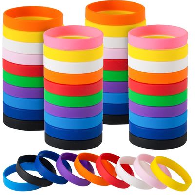 Des bracelets personnalisés pour la promotion d'événements d'affaires avec des options d'impression