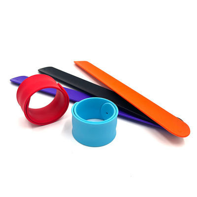 Des bracelets personnalisés en silicone pour la publicité Des bracelets personnalisés en silicone pour la promotion d'événements d'affaires