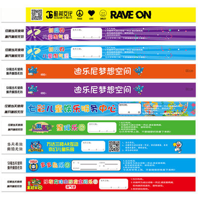 Des bracelets en papier coloré pour les événements avec l'impression du logo, résistant à l'eau et à la sueur, des billets d'entrée, des bracelets de poignet