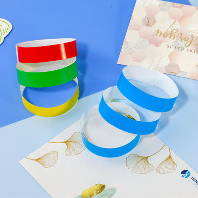 2025 Papeterie PP bon marché Bracelets d'événement Logo imprimé Résistant à l'eau et à la déchirure Bracelet de poignet
