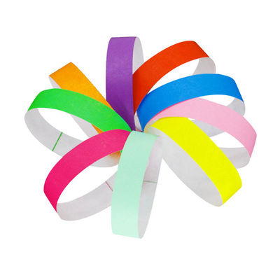 Des bracelets en papier Tyvek personnalisés Solution d'identification durable et polyvalente