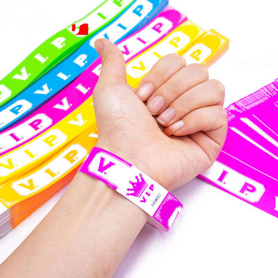 Des bracelets en papier personnalisés pour les événements