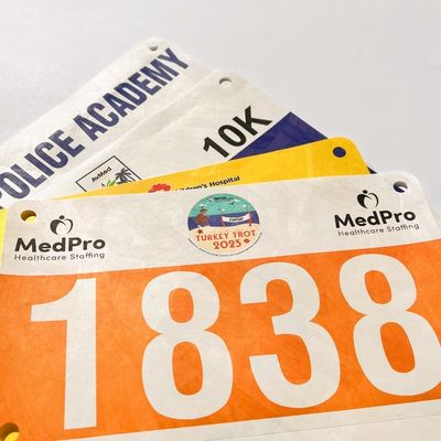 Méthode d'impression sur écran personnalisée pour la course de marathon numérique numérotée avec le matériau Tyvek