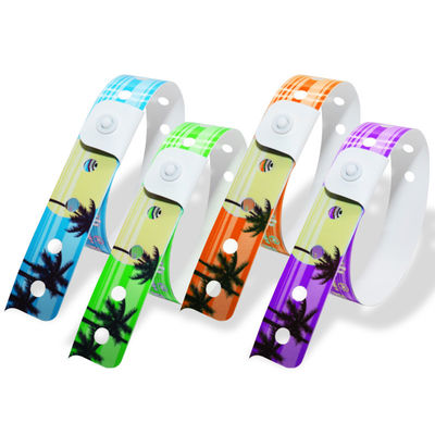 2025 Bracelets à usage unique en vinyle PVC personnalisés en forme de L pour les événements publicitaires