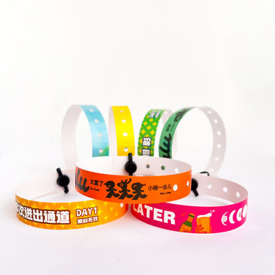 Des bracelets en PVC jetables fournisseur résistant à l'eau Logo personnalisable texte Bracelet de fête d'événement