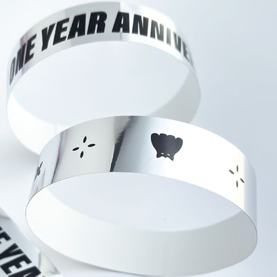 Unisexe Logo en plastique de couleur Service personnalisé Événement Glitter Bracelet holographique en plastique